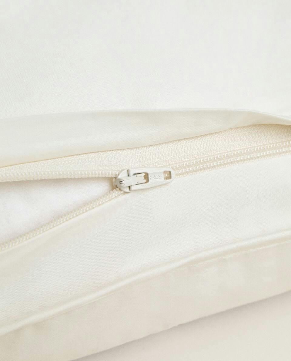 DOTTED CUSHION COVER