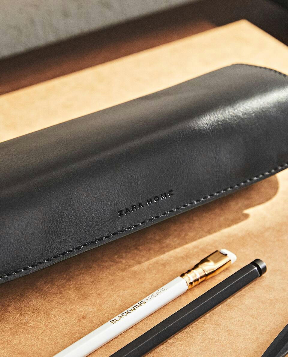 LEATHER CASE