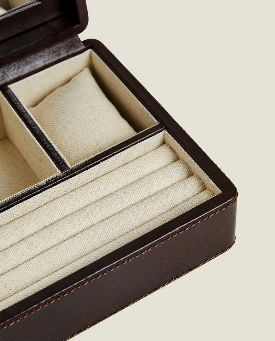 SQUARE LEATHER JEWELLERY BOX