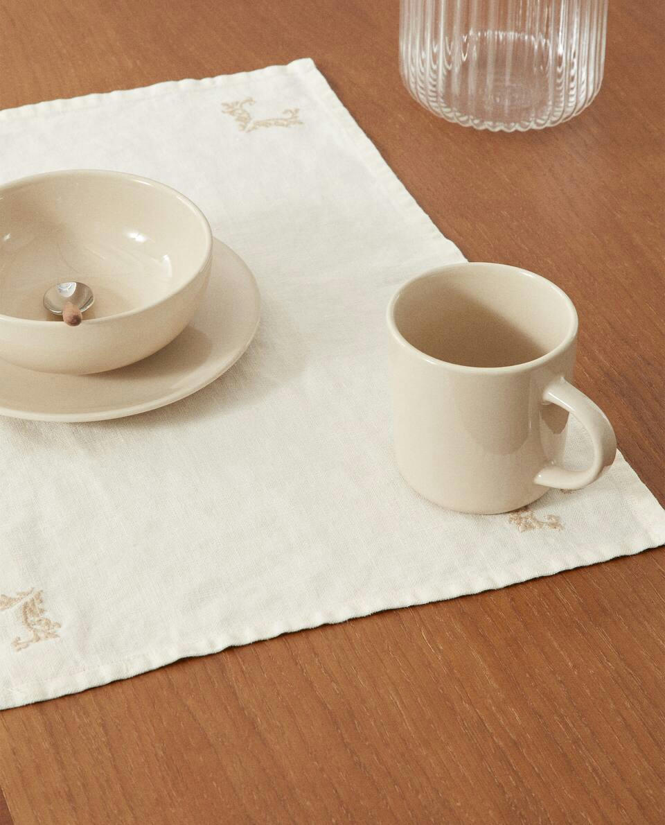 EMBROIDERED LINEN PLACEMAT