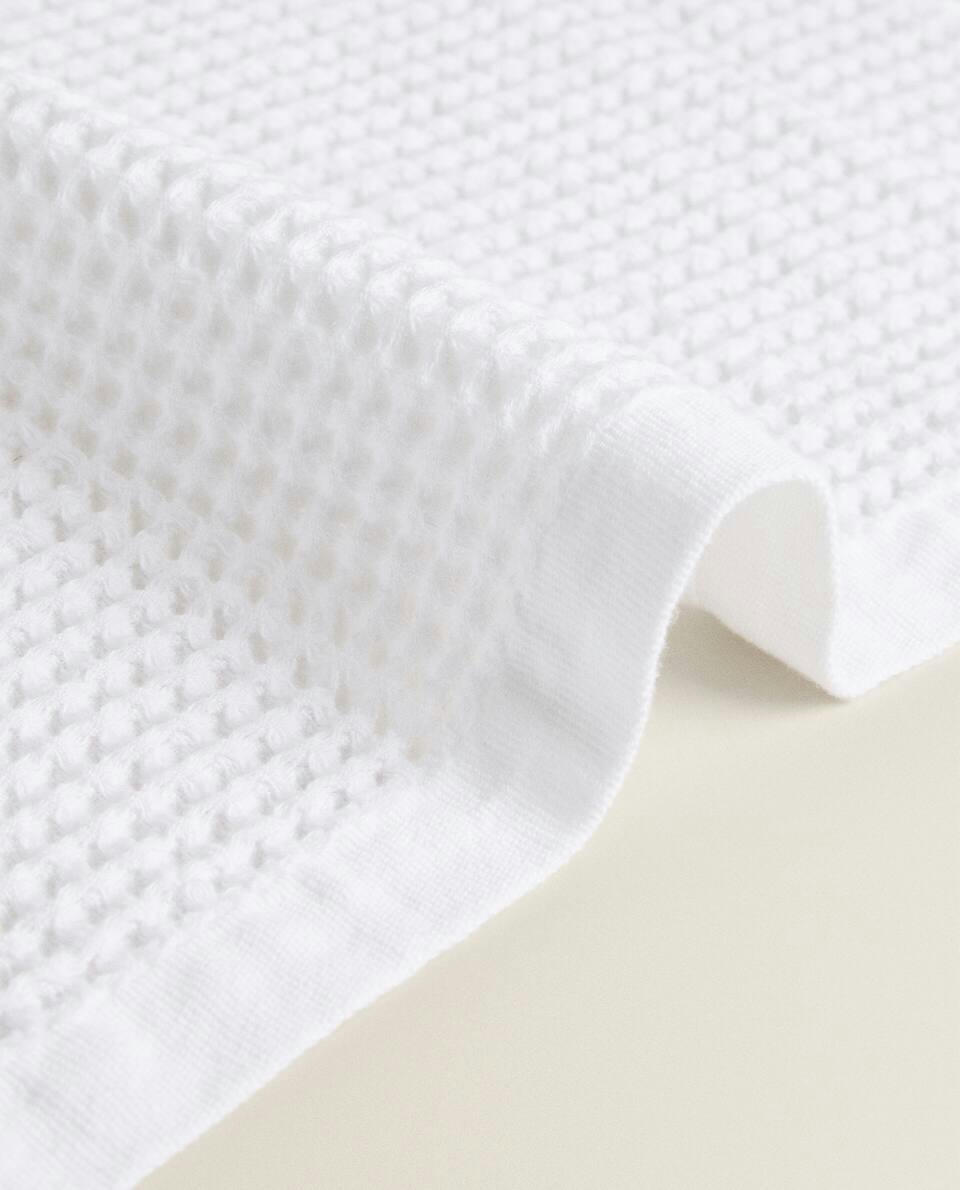 WAFFLE-KNIT COTTON TOWEL