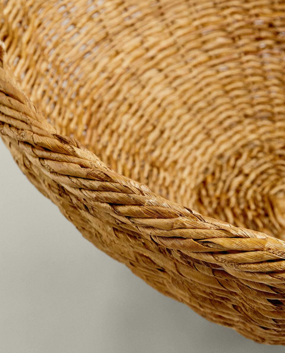 ROUND WOVEN BASKET