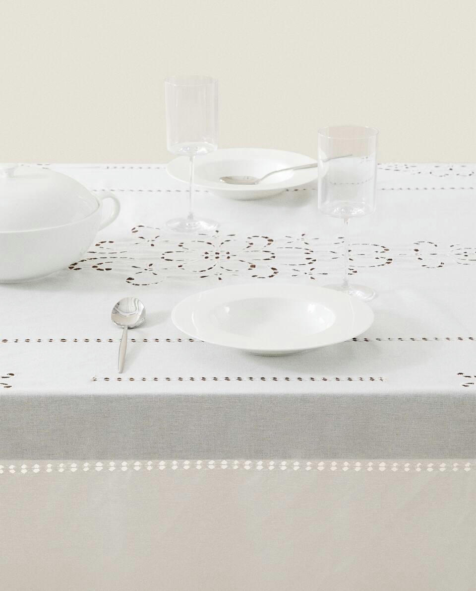 EMBROIDERED FLOWER TABLECLOTH