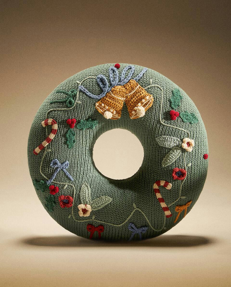 CHILDREN’S CHRISTMAS WREATH CUSHION