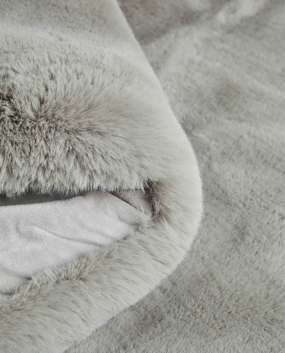 FAUX FUR BLANKET