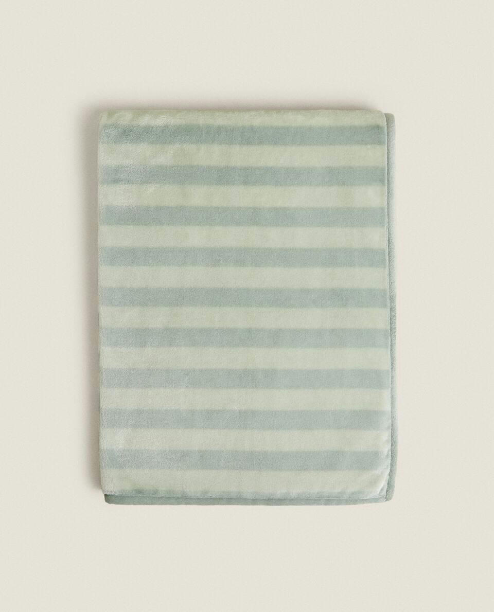 STRIPED FLEECE BLANKET