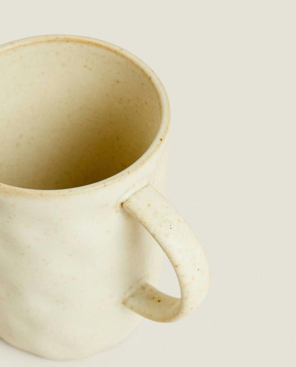 TEXTURED STONEWARE MUG