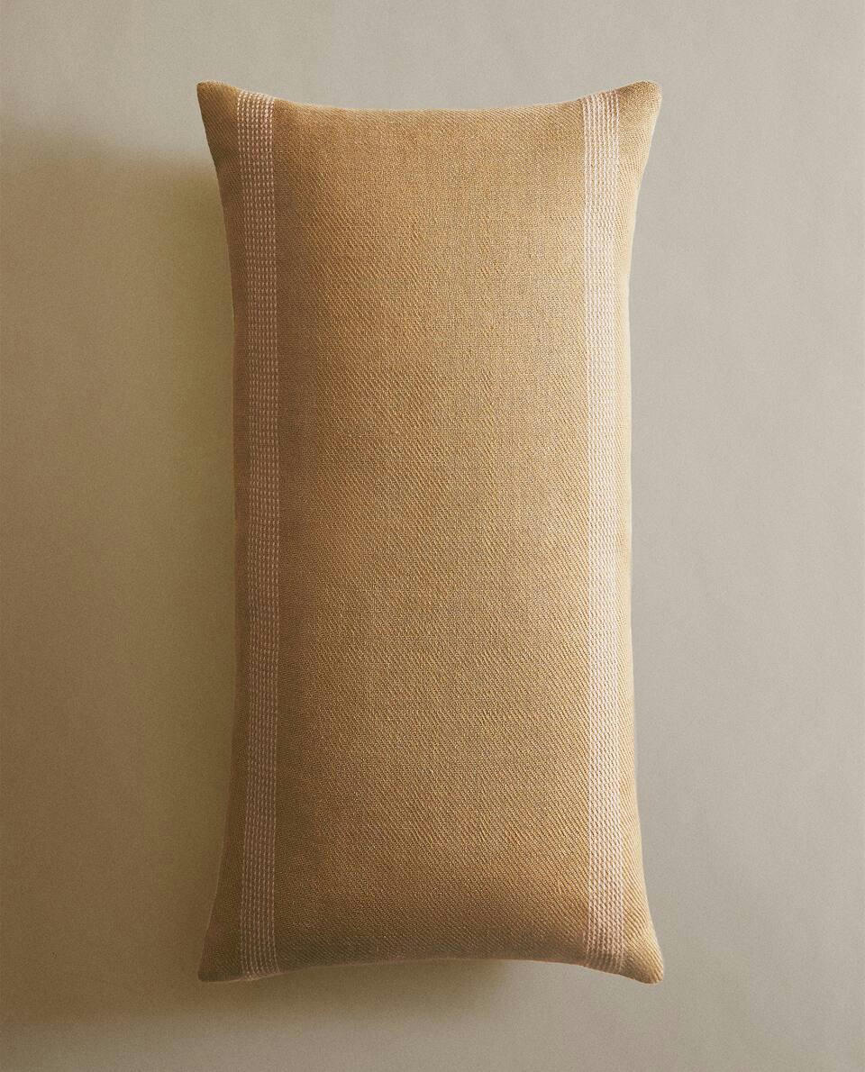 X áBBATTE ALPACA AND LINEN CUSHION WITH PIPING
