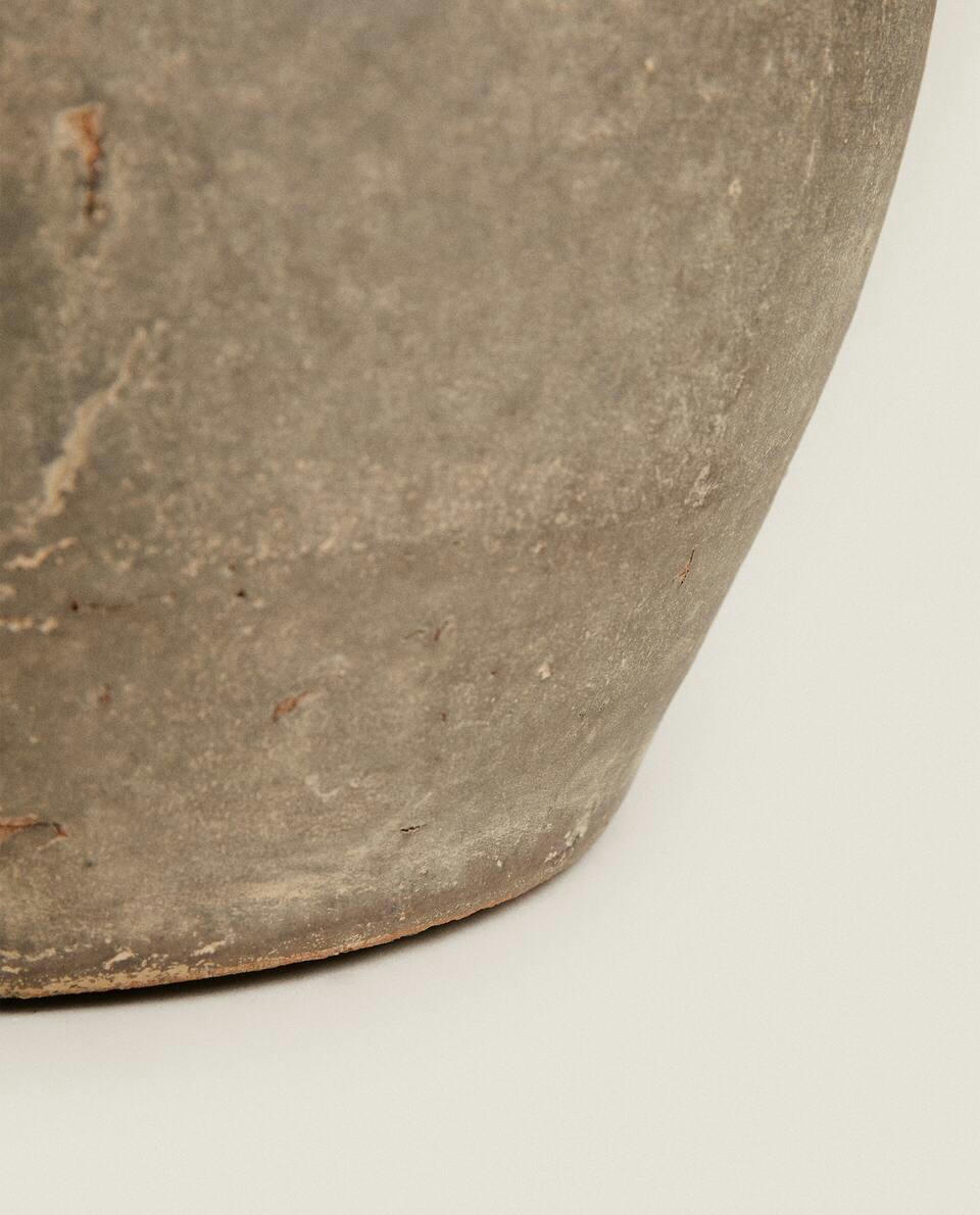 CERAMIC VASE WITH LINES