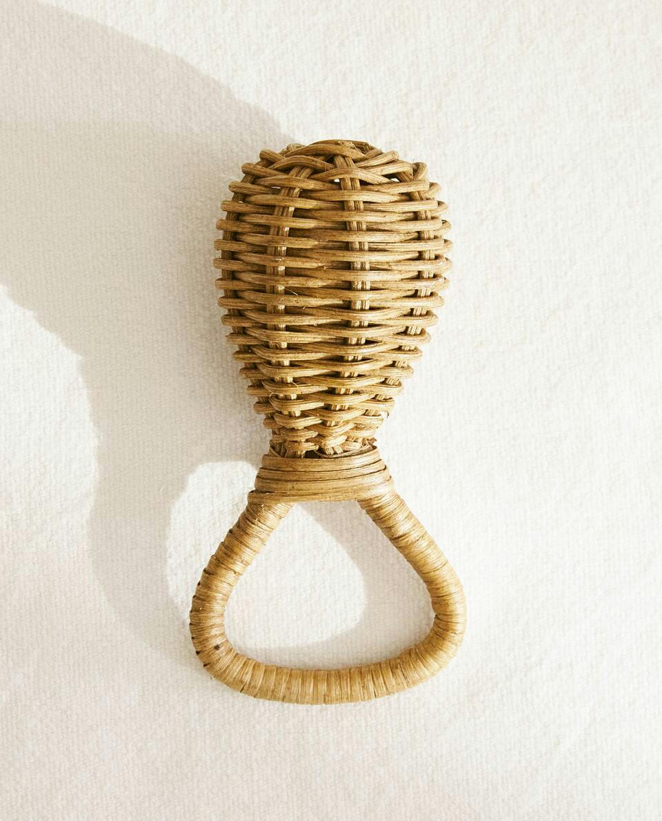 RATTAN RATTLE