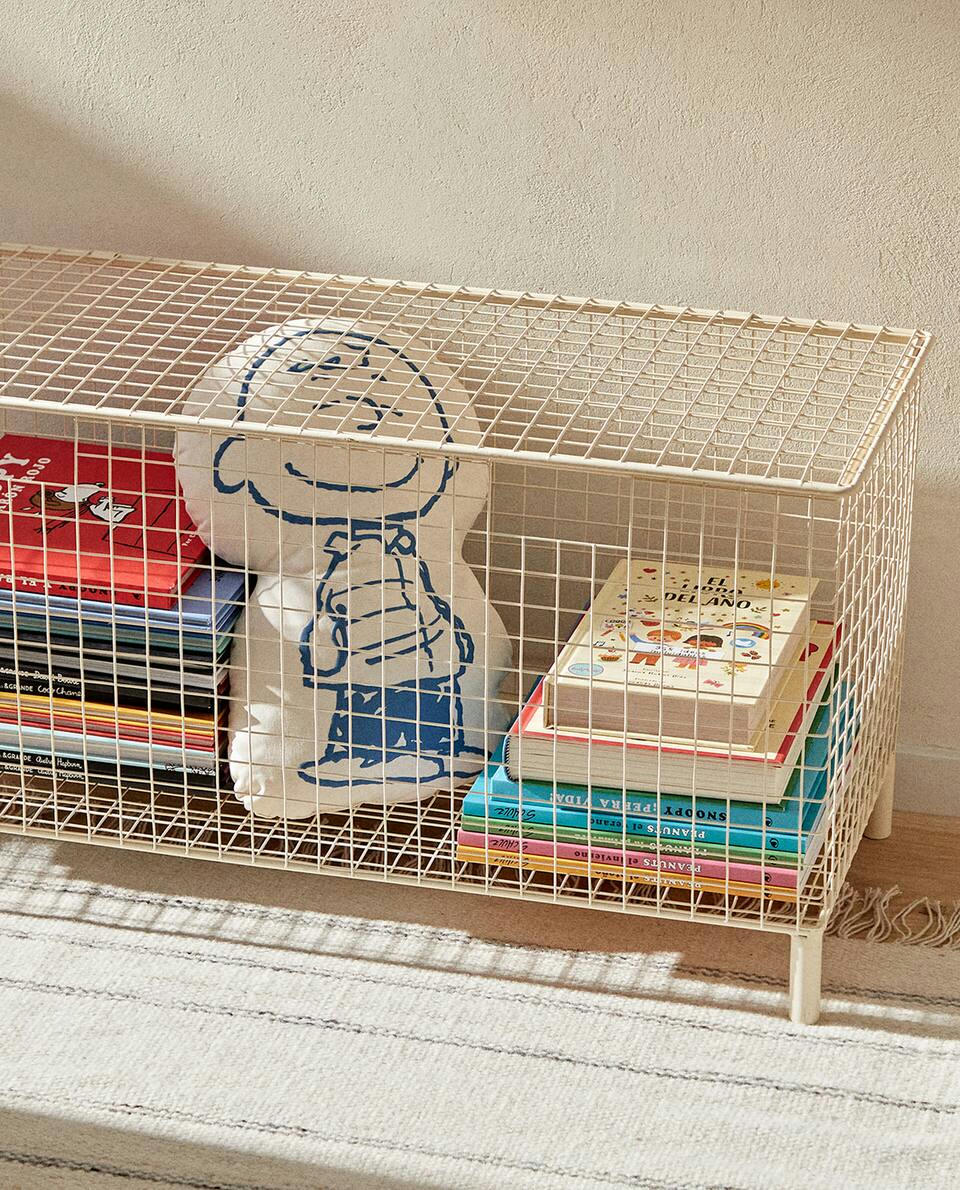 METAL CHEST WITH LID