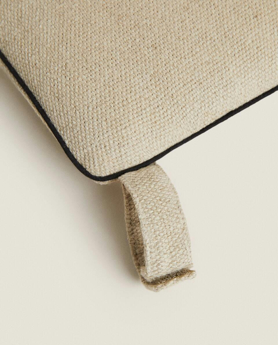 SEAT CUSHION WITH PIPING