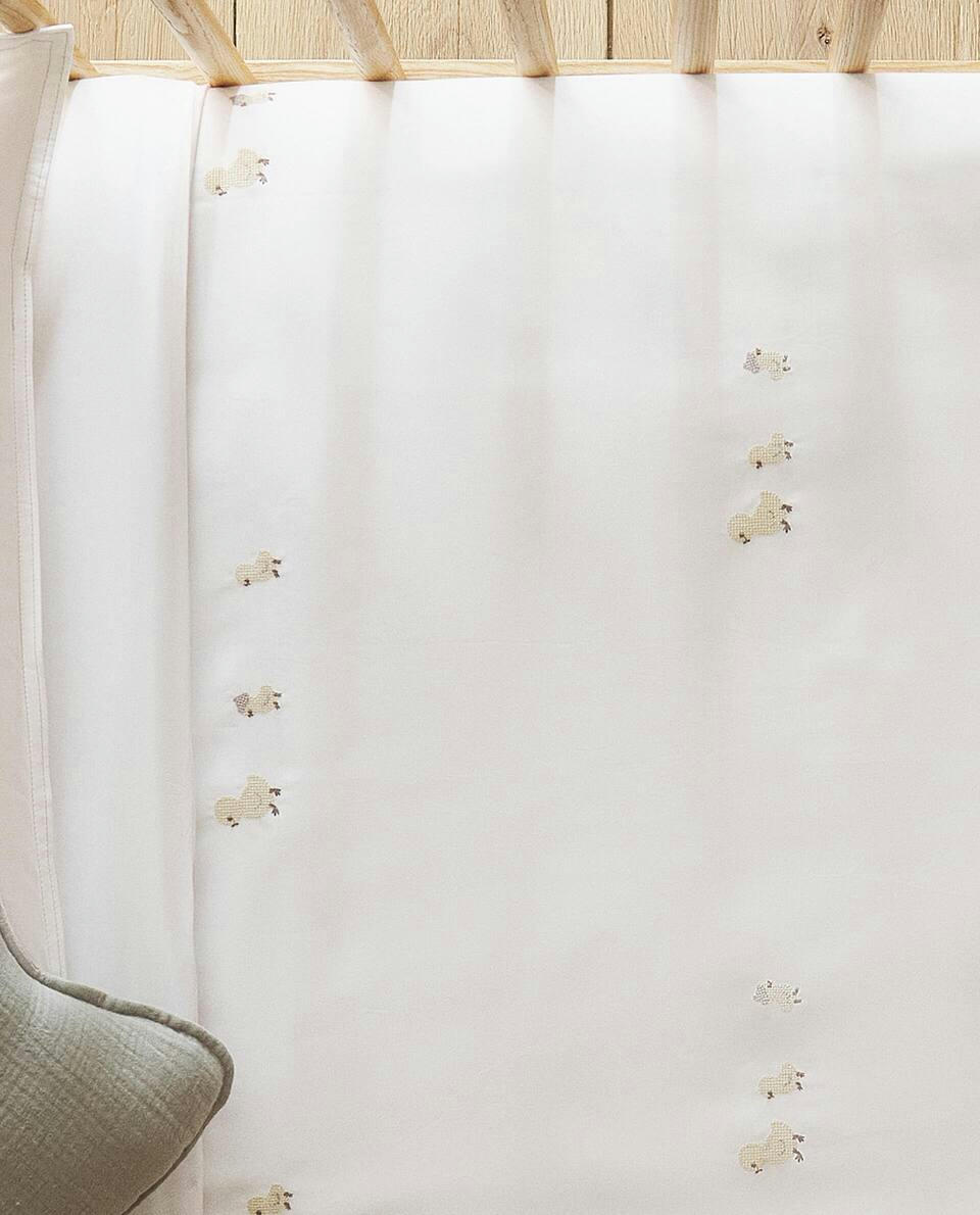 EMBROIDERED DUVET COVER