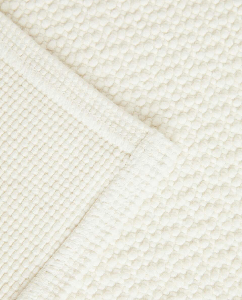 TEXTURED WAFFLE BATH MAT