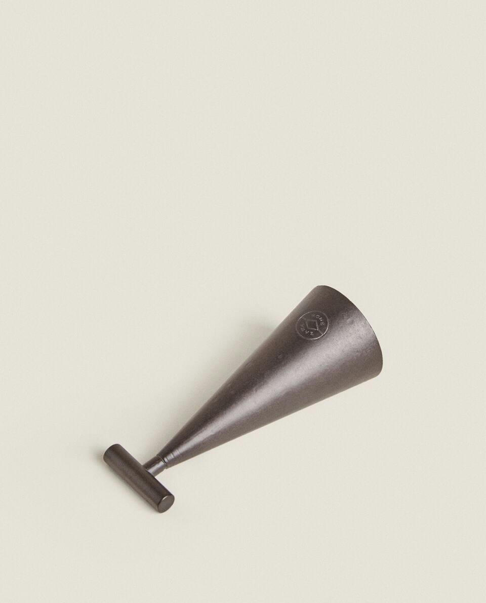 CONICAL CANDLE SNUFFER