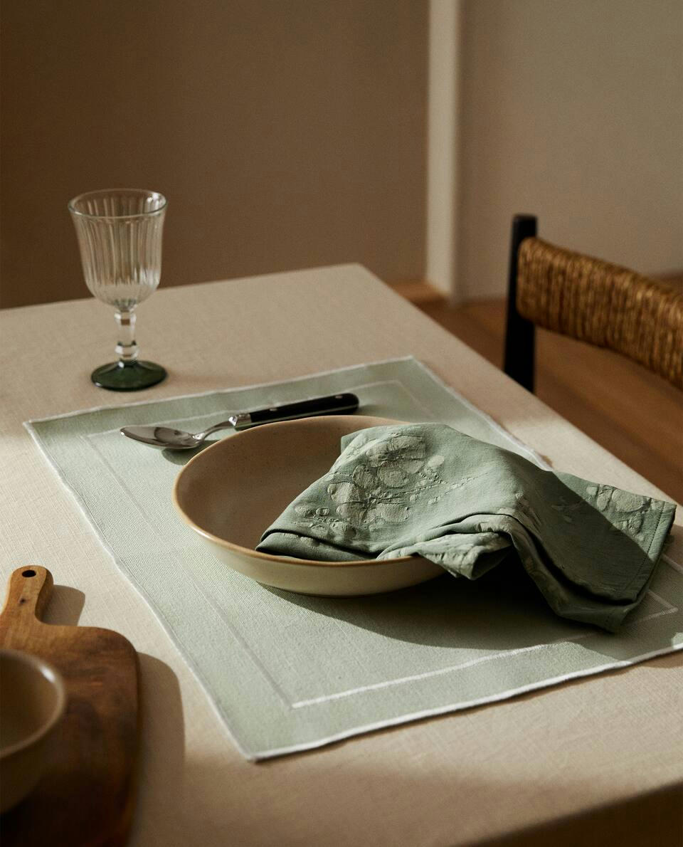 EMBROIDERED COTTON PLACEMAT