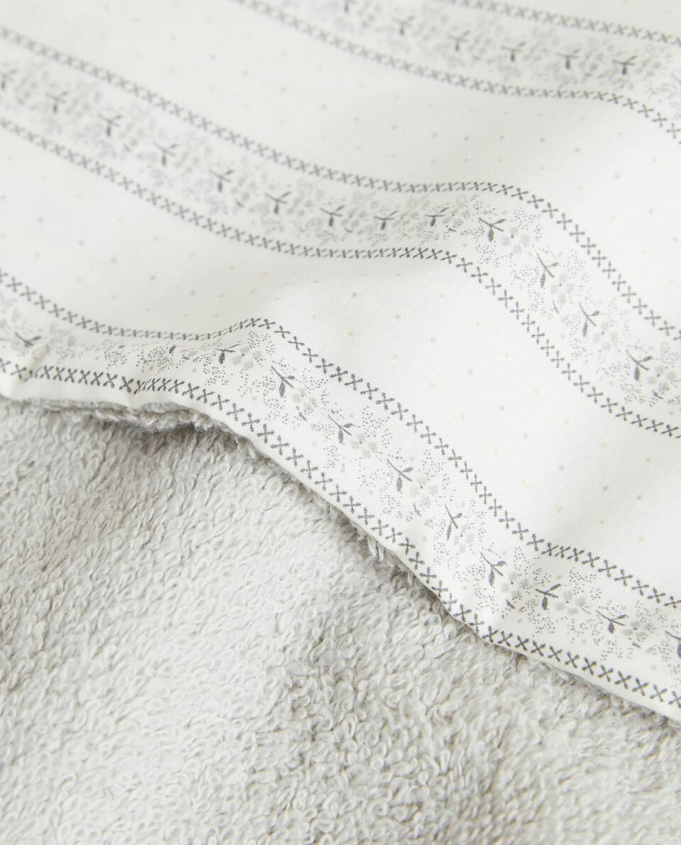 TOWEL WITH FLORAL BORDER