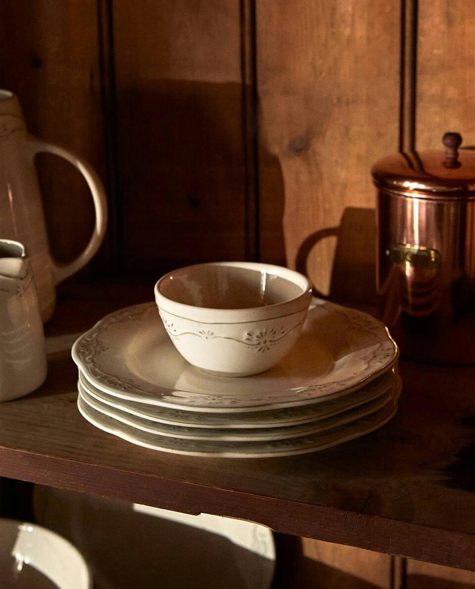 EARTHENWARE MINI BOWL WITH RAISED CHRISTMAS DESIGN
