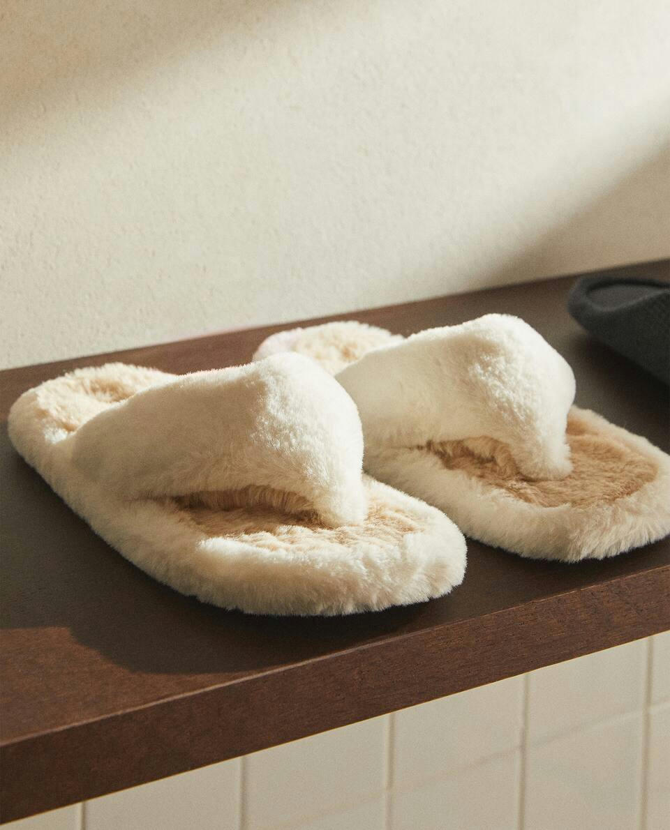 CONTRAST FAUX FUR OPEN SLIPPERS