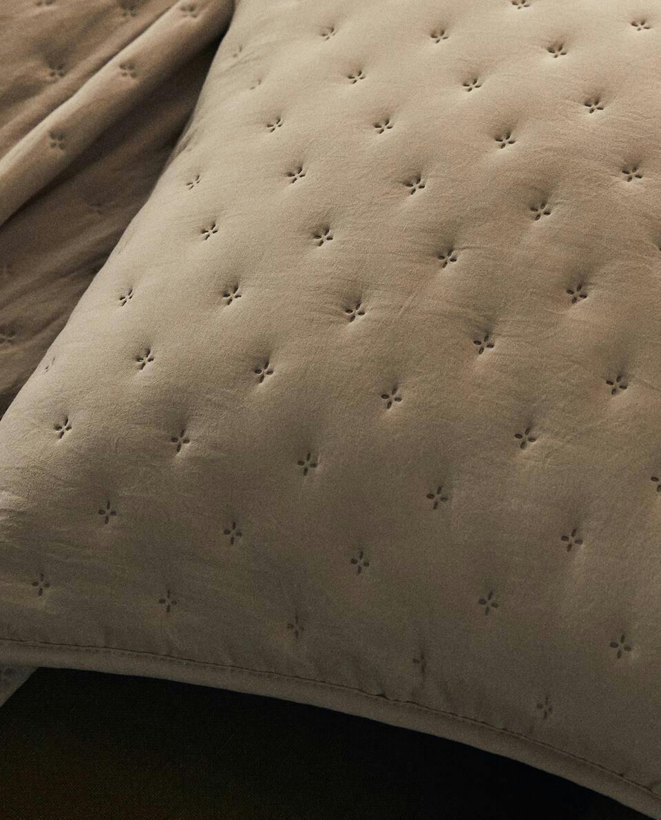 QUILTED DOTTED CUSHION COVER