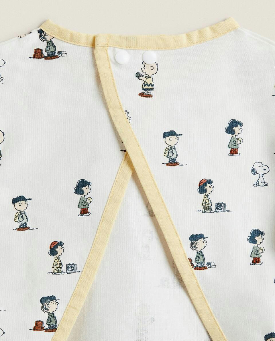 PEANUTS? BIB WITH SLEEVES