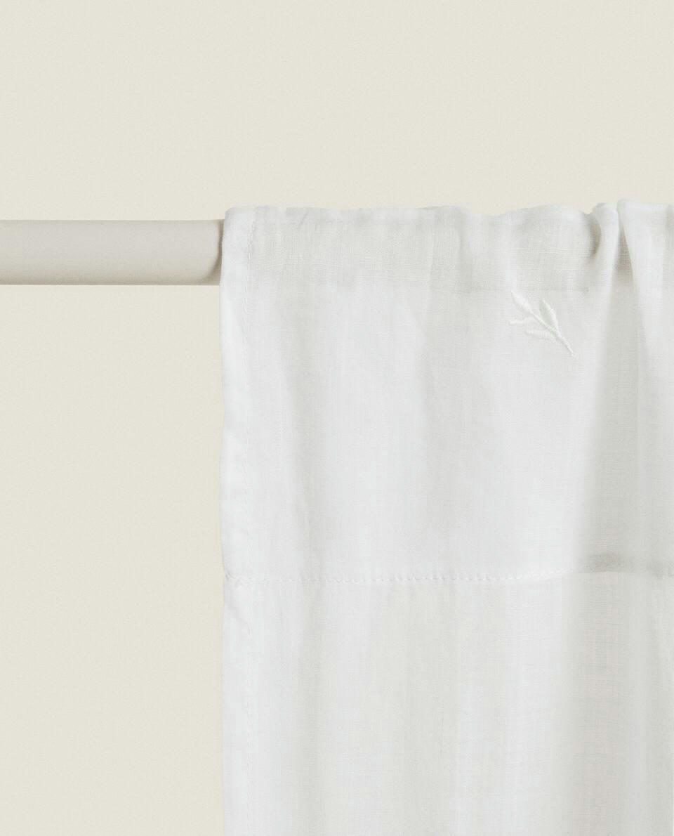 CURTAIN WITH FLORAL EMBROIDERY