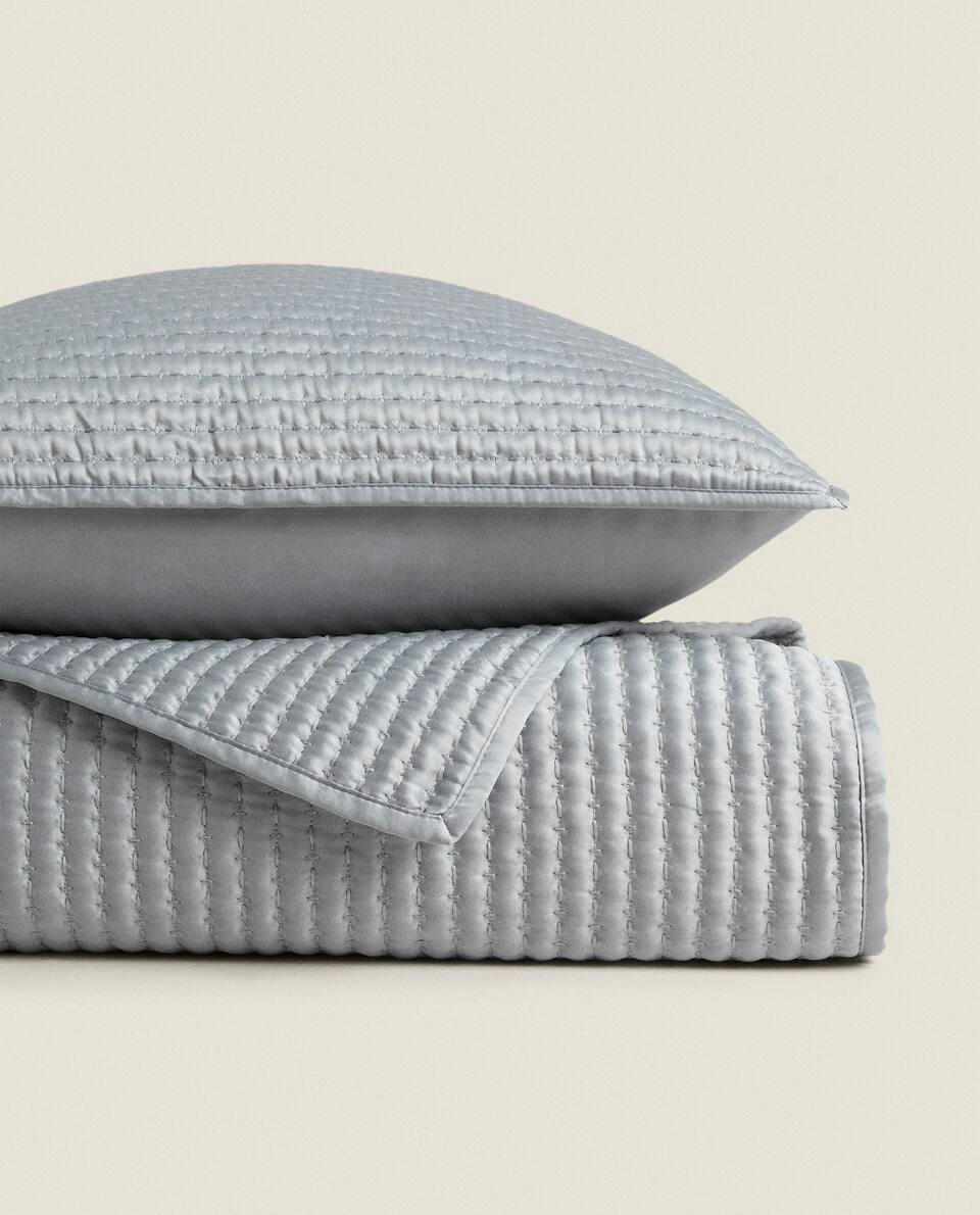 QUILT WITH TOPSTITCHING