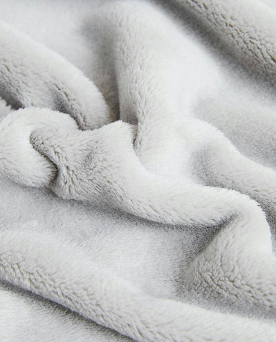 PLAIN FLEECE BLANKET