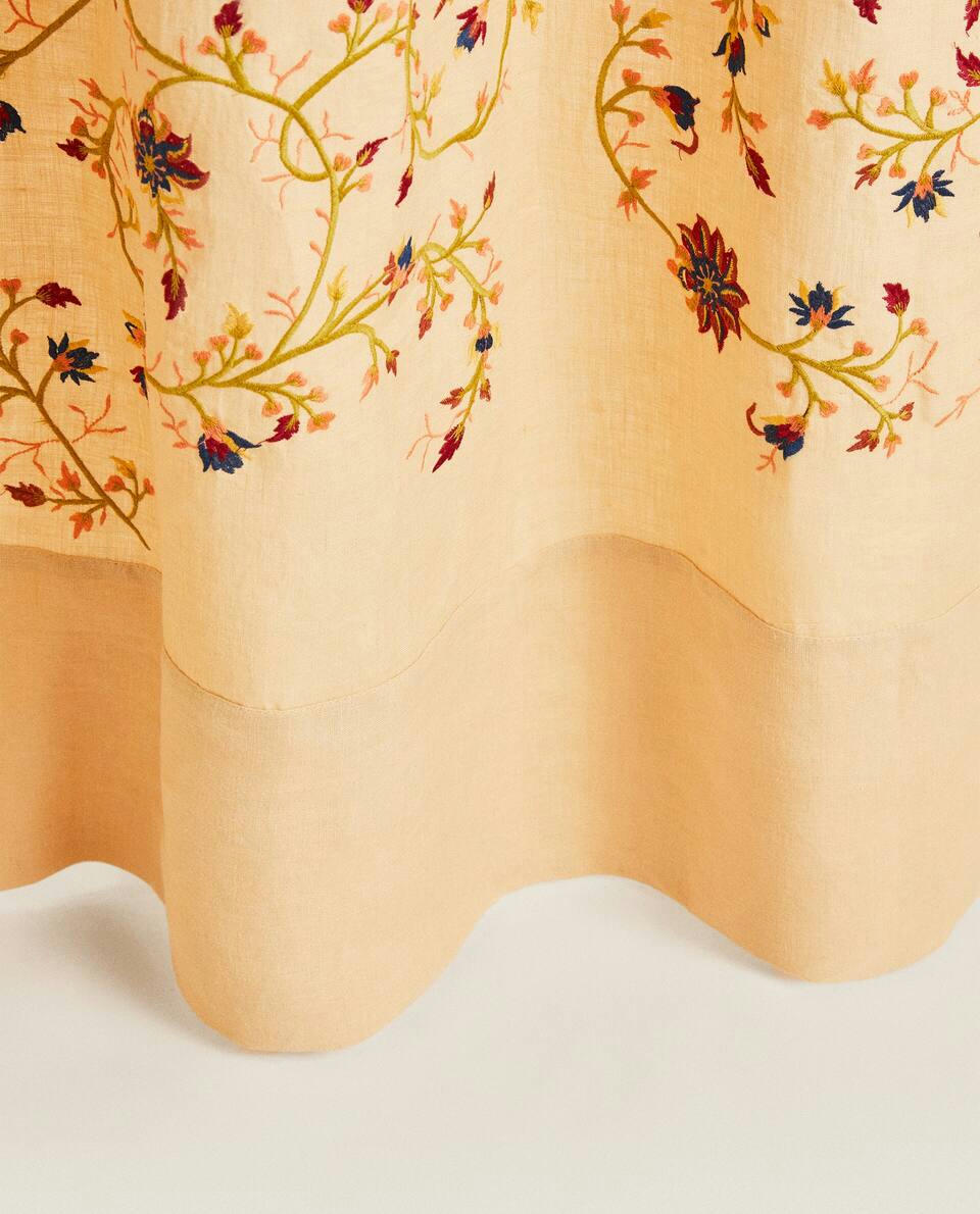 CURTAIN WITH FLORAL EMBROIDERY