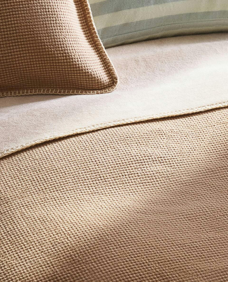 TEXTURED WAFFLE-KNIT BEDSPREAD