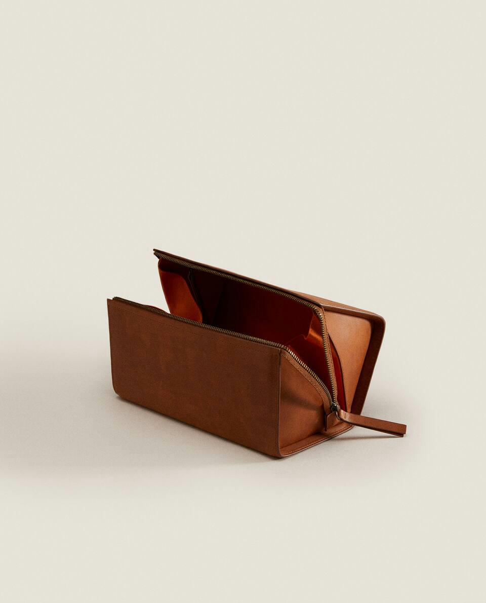 LARGE RIGID LEATHER TOILETRY BAG