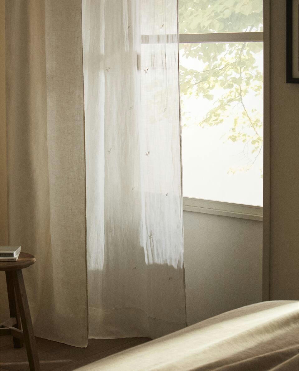 CURTAIN WITH FLORAL EMBROIDERY