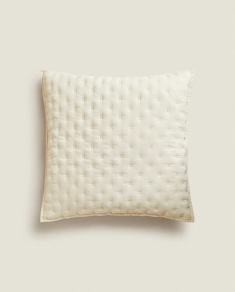 QUILTED DOTTED CUSHION COVER
