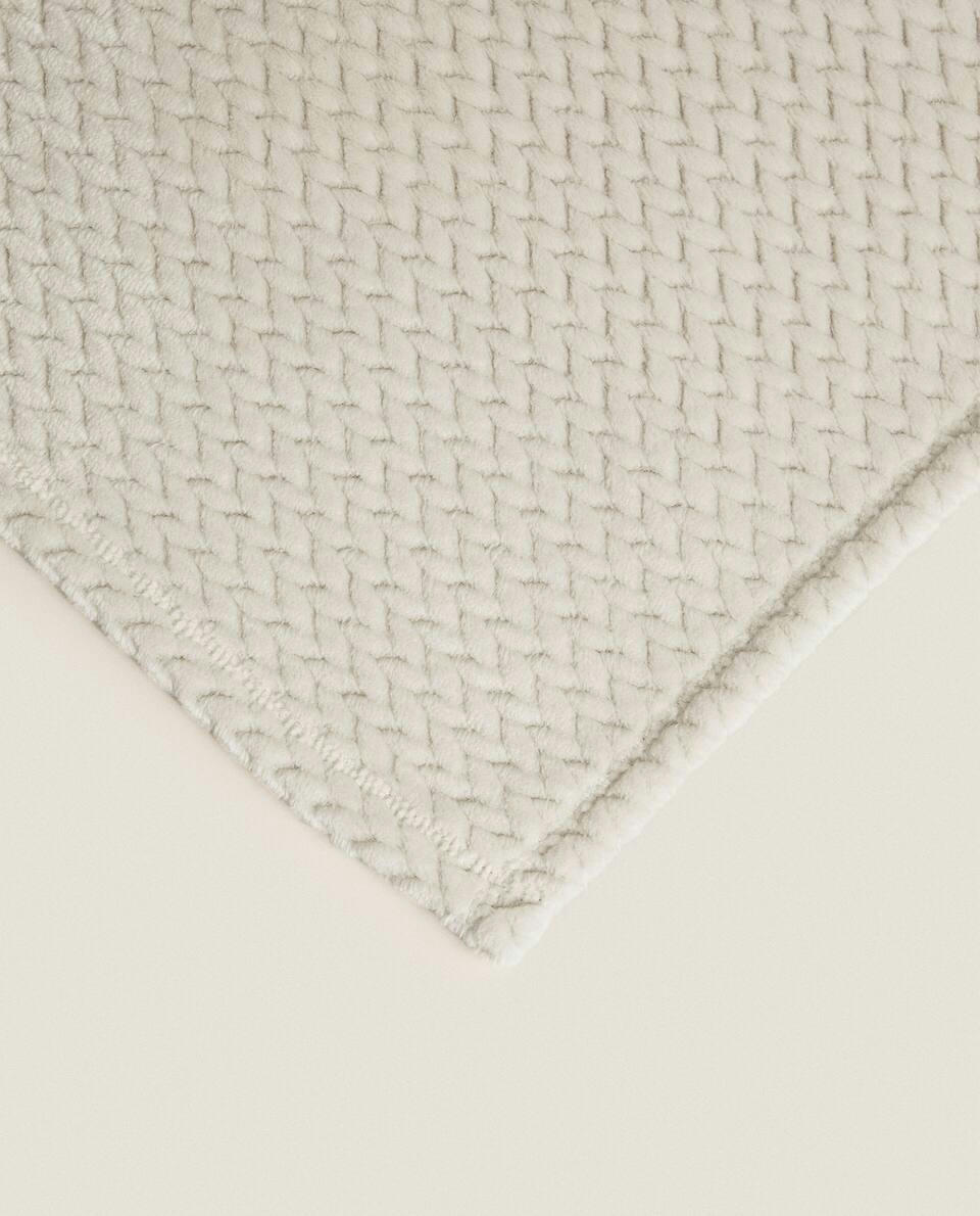 WOVEN FLEECE BLANKET