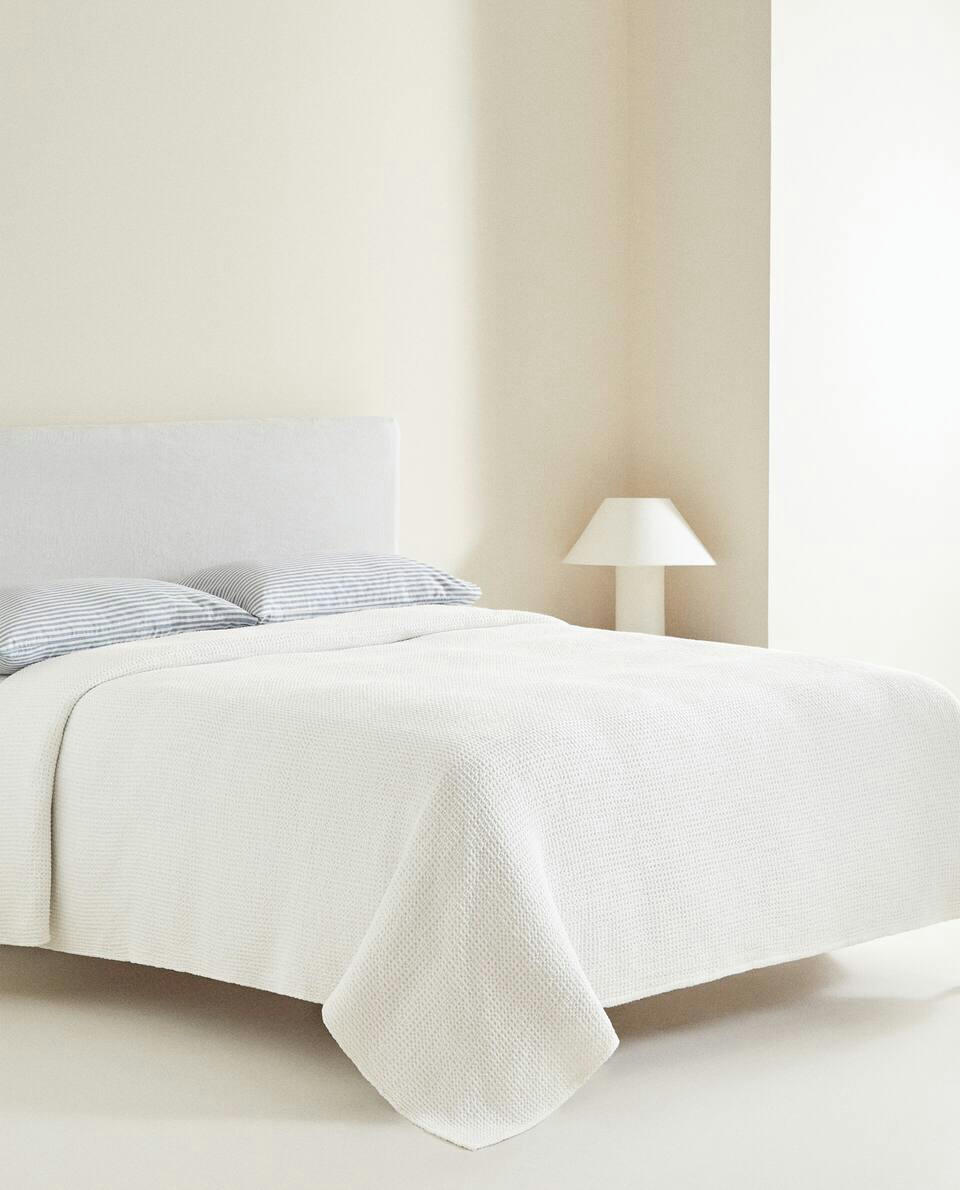 WAFFLE KNIT BEDSPREAD
