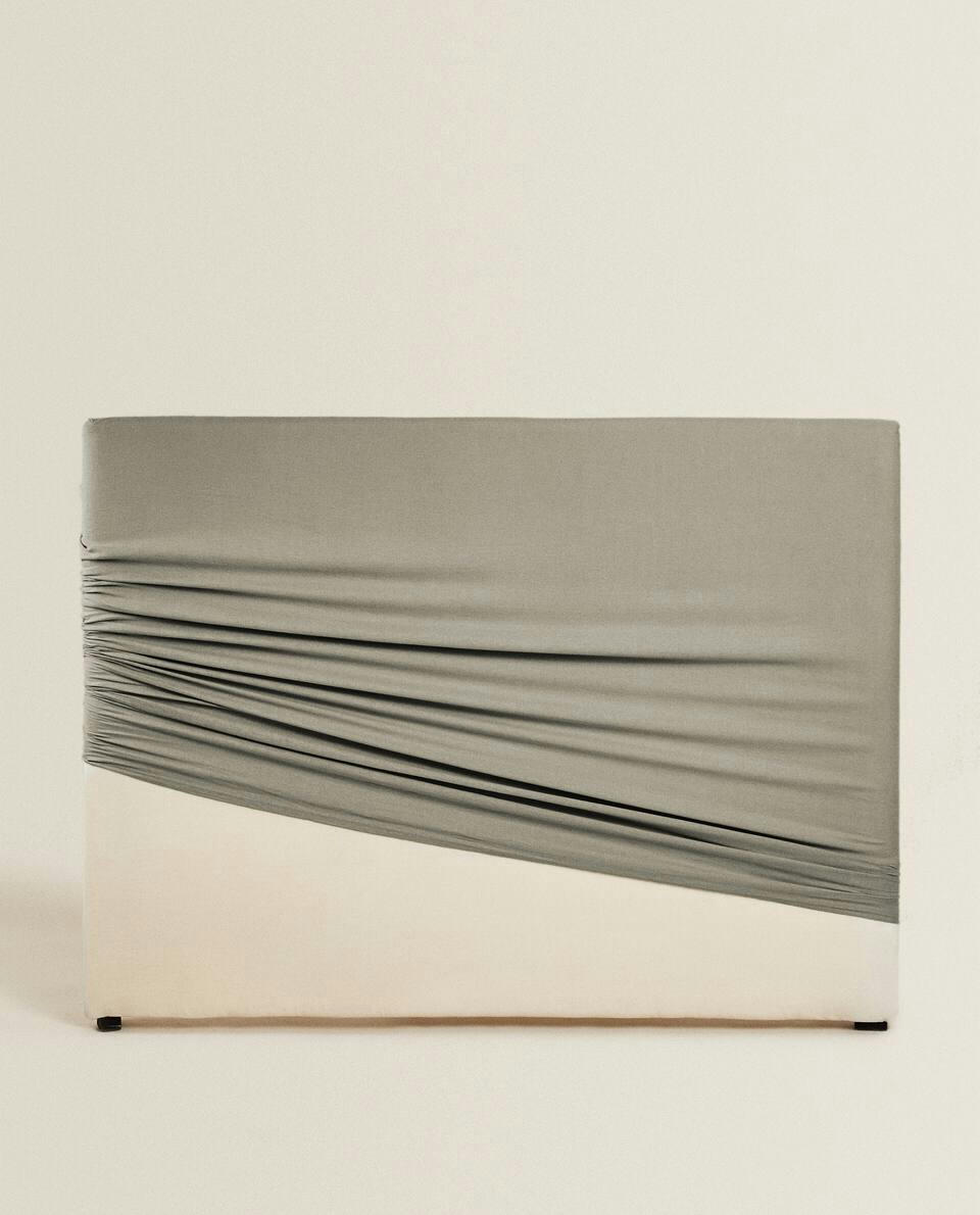 HEADBOARD WITH LINEN COVER