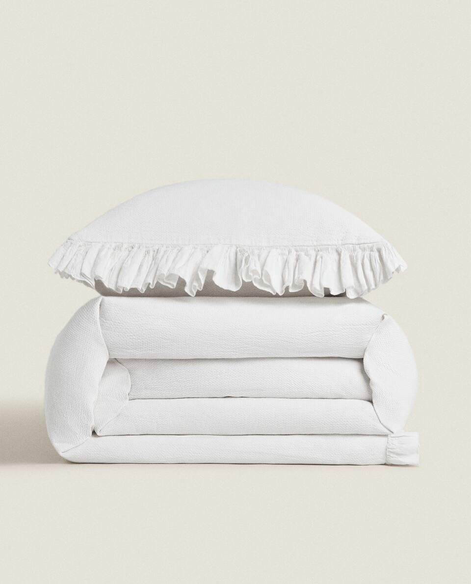 BEDSPREAD WITH PLEATED RUFFLE