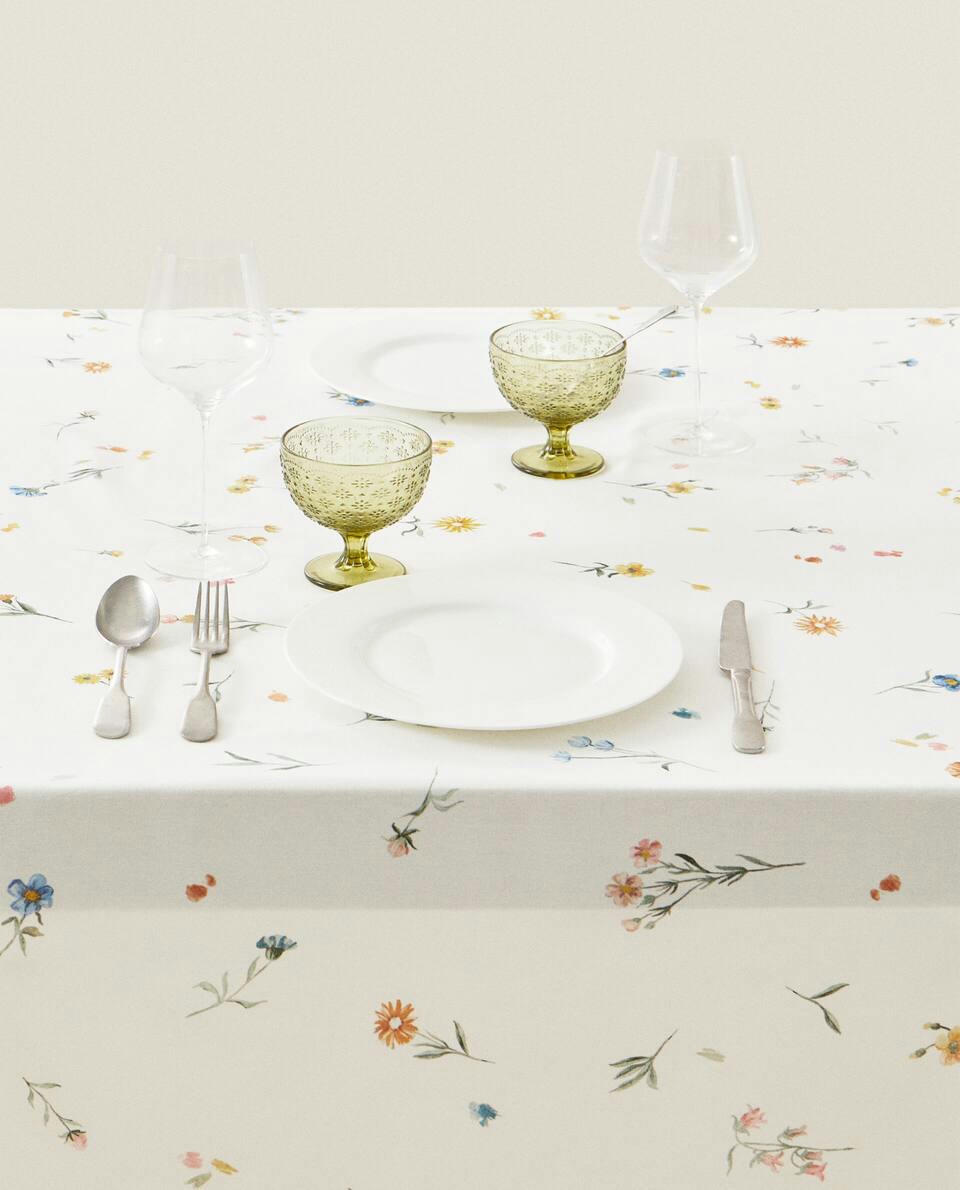FLORAL PRINT TABLECLOTH