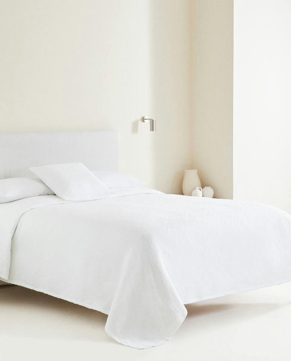 BEDSPREAD WITH FLORAL EMBROIDERY