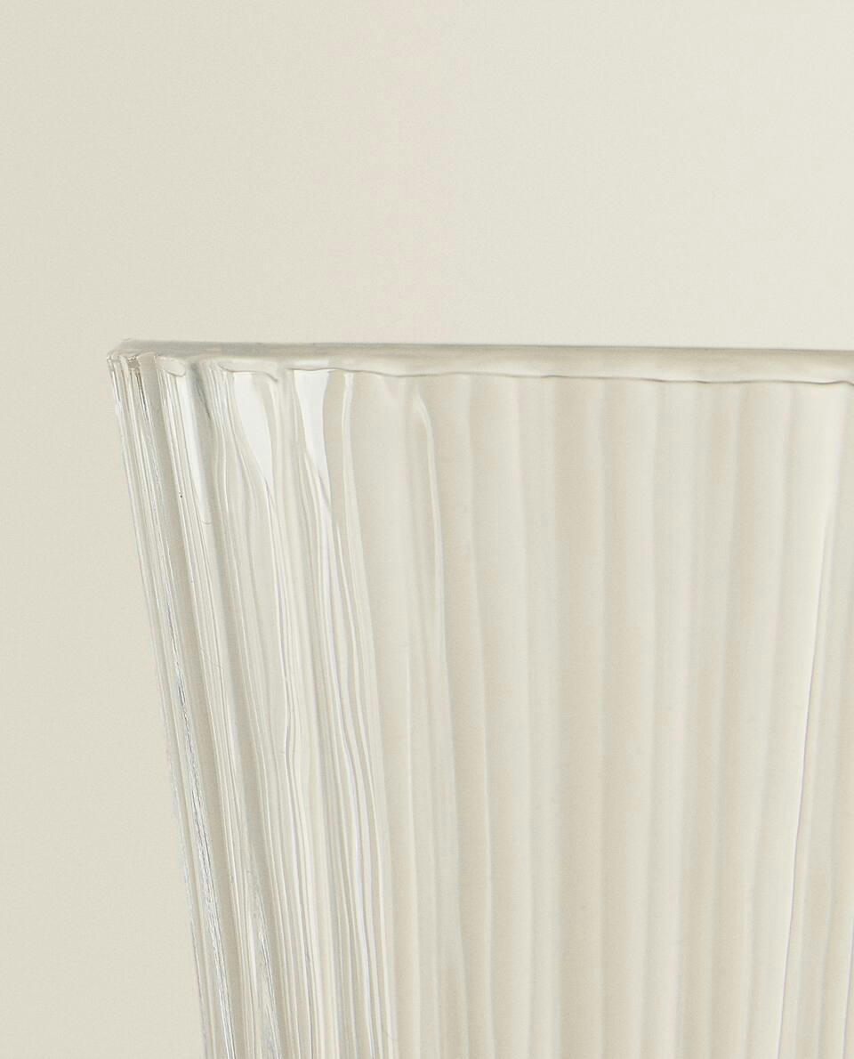 CUT CRYSTALLINE WINE GLASS