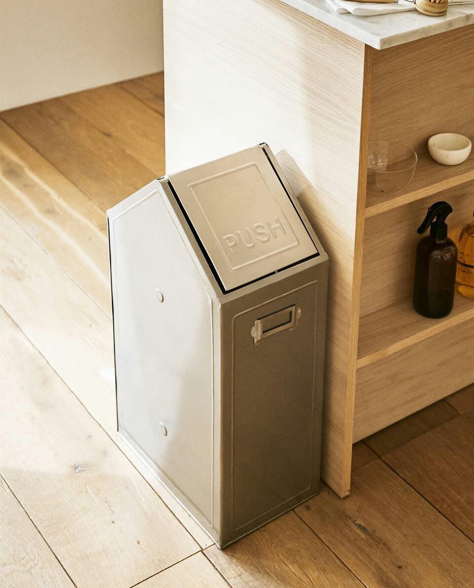 WASTEPAPER BASKET WITH LID (20L)