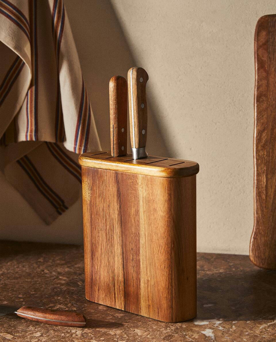 WOODEN KNIFE HOLDER WITH HANDLE
