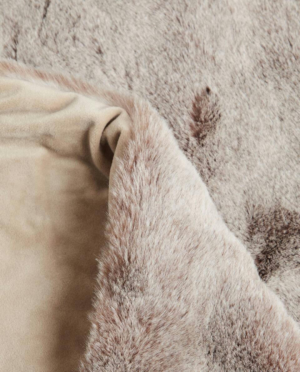 FAUX FUR BLANKET
