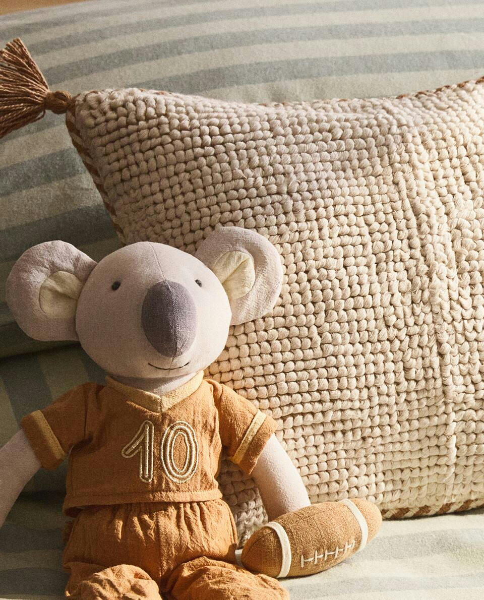 TASSEL CUSHION COVER