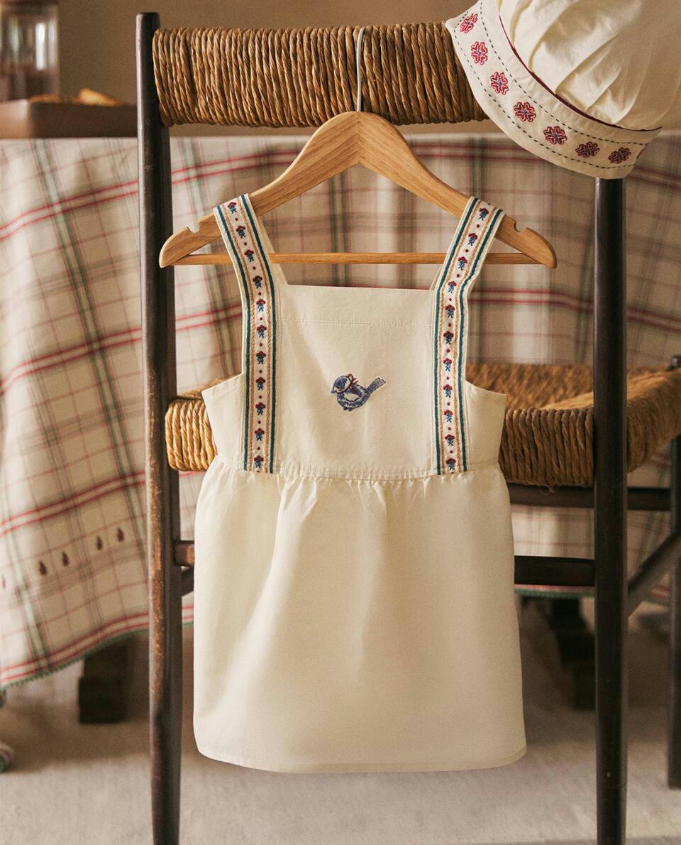 CHILDREN’S COTTON AND LINEN CHRISTMAS APRON