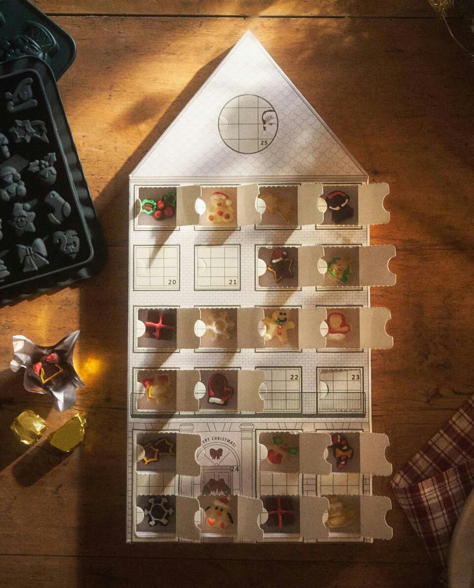 CHRISTMAS CHOCOLATE MOULD ADVENT CALENDAR