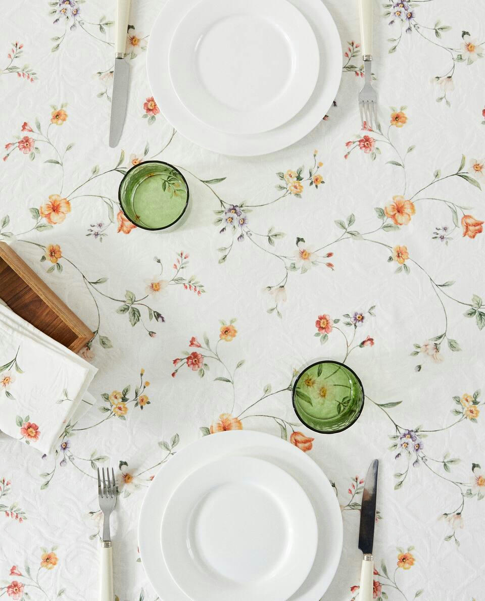 FLORAL JACQUARD TABLECLOTH