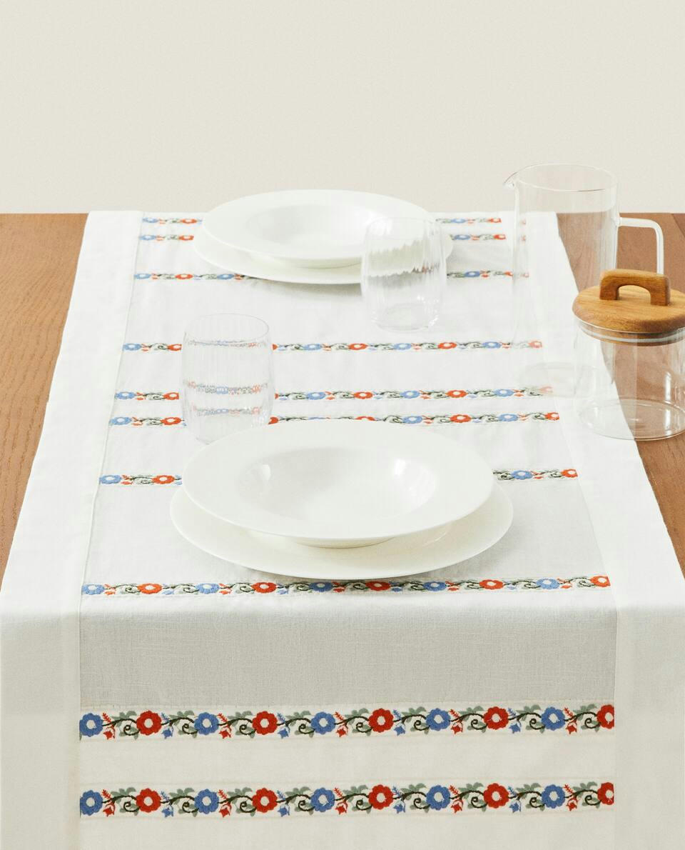 EMBROIDERED COTTON TABLE RUNNER