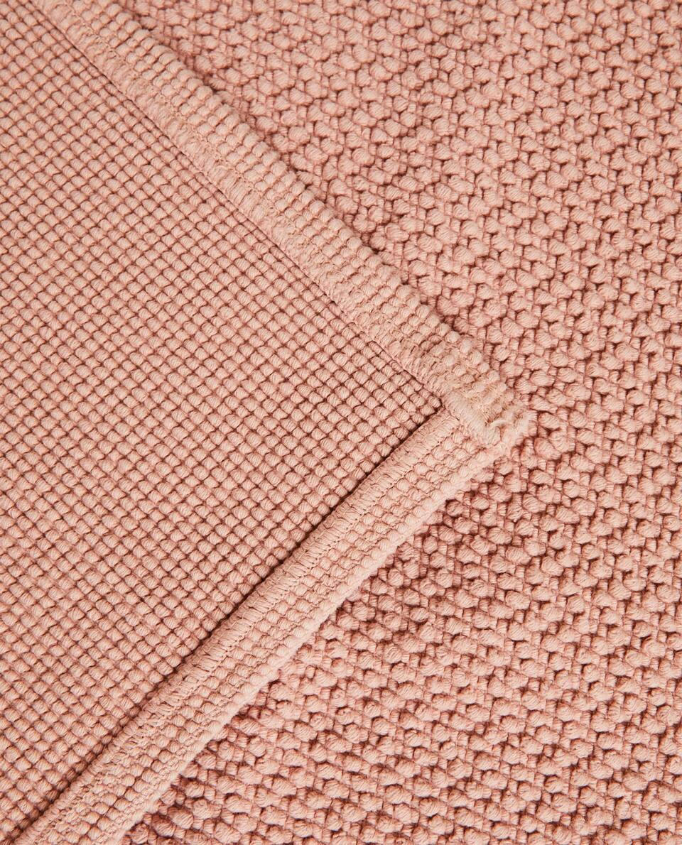 TEXTURED WAFFLE BATH MAT