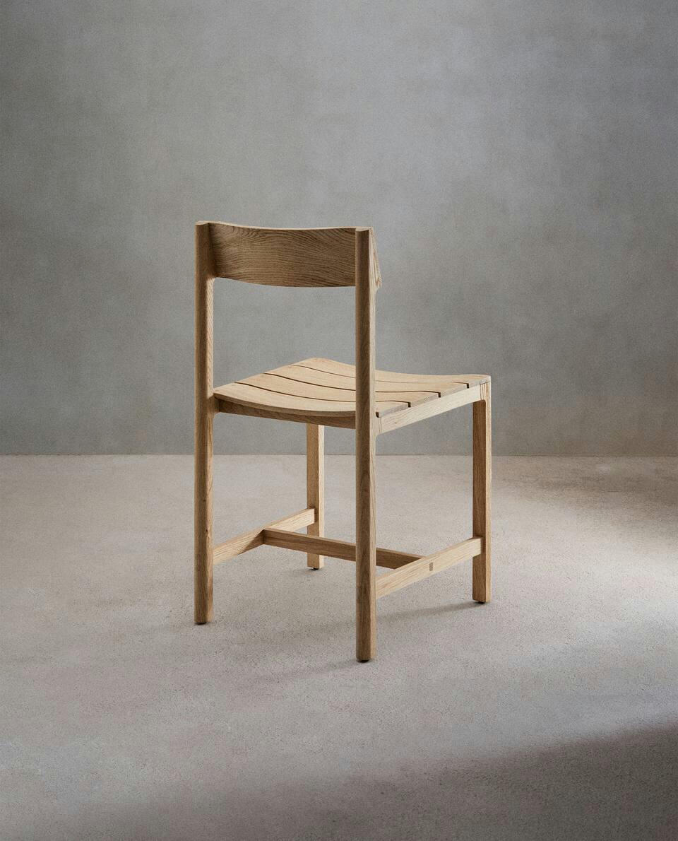 CHAIR 04